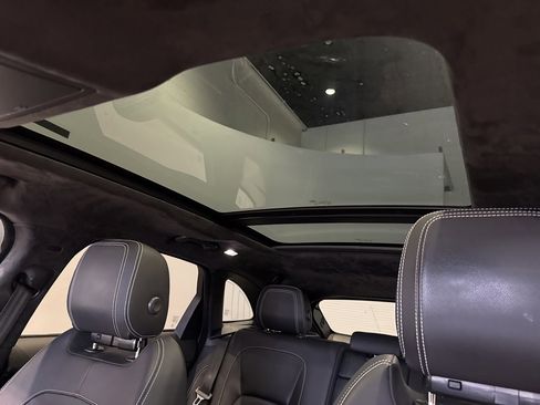 Used 2019 Jaguar F-PACE R-Sport image 31