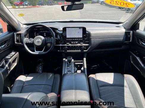Used 2025 Nissan Pathfinder Platinum w/ Cargo Package AWD/4WD image 18