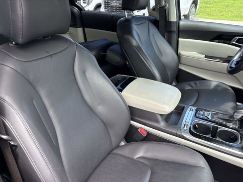 Used 2023 Kia Carnival SX FWD image 32