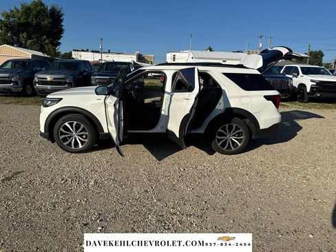 Used 2025 Ford Explorer ST-Line AWD/4WD image 27