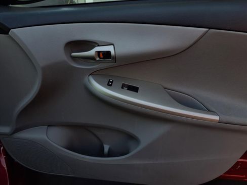 Used 2012 Toyota Corolla LE image 24