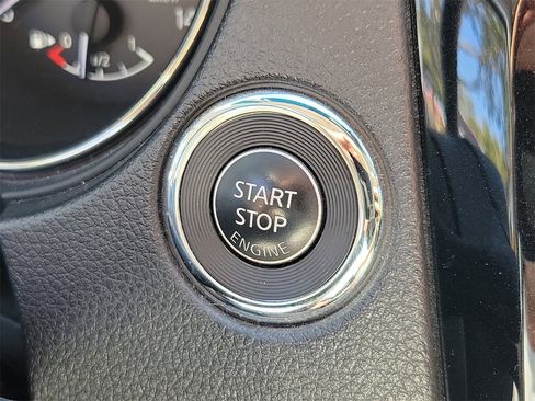 Used 2017 Nissan Rogue SL image 30