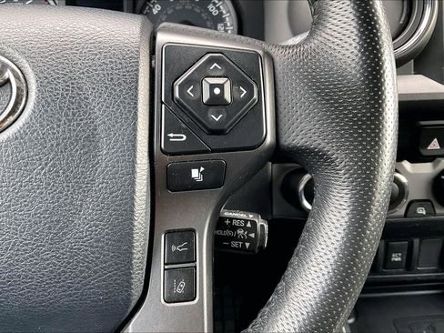 Used 2019 Toyota Tacoma TRD Off-Road image 11