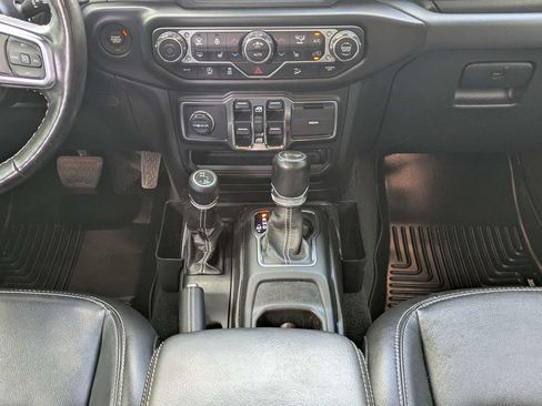 Used 2021 Jeep Wrangler Unlimited Sahara AWD/4WD image 19