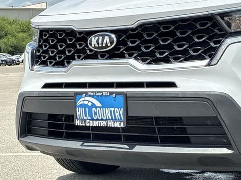 Used 2021 Kia Sorento LX FWD image 12