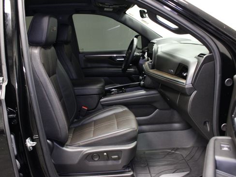 Used 2026 Chevrolet Suburban High Country w/ Sun And Tow Package AWD/4WD image 16