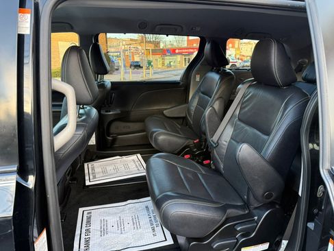 Used 2018 Toyota Sienna SE image 9