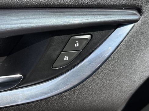 Used 2018 Buick Enclave Essence AWD/4WD image 26