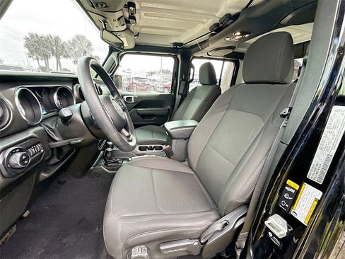 Used 2022 Jeep Gladiator Sport image 23