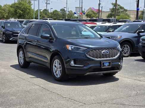 Certified 2023 Ford Edge SEL w/ Convenience Package AWD/4WD image 3
