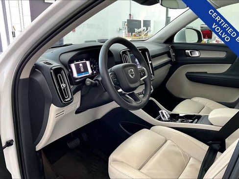 Used 2023 Volvo XC40 B4 Plus w/ Protection Package Premier image 17