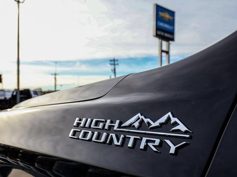 New 2026 Chevrolet Suburban High Country AWD/4WD image 30