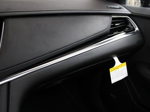 New 2025 Cadillac XT6 Luxury image 32