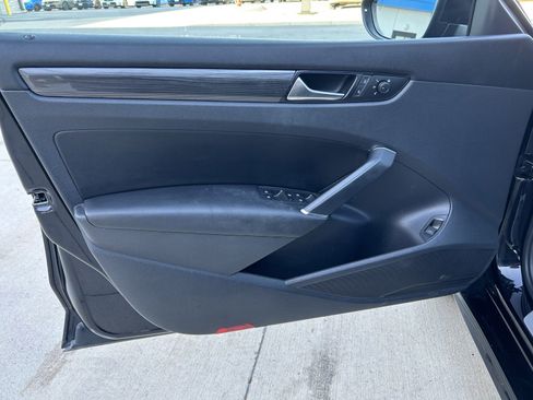 Used 2020 Volkswagen Passat 2.0T R-Line image 10