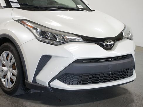 Used 2020 Toyota C-HR LE FWD image 4