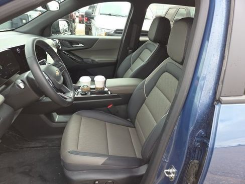 Used 2026 Chevrolet Equinox LT w/ Convenience Package II image 9