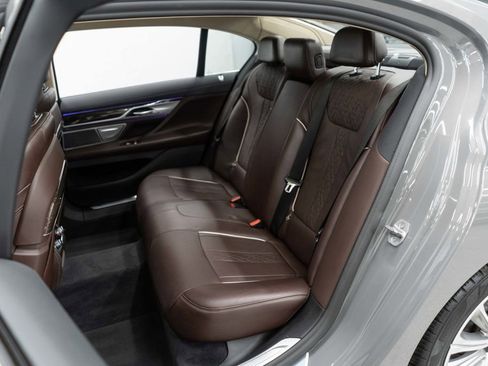 Used 2022 BMW 750i xDrive AWD/4WD image 14