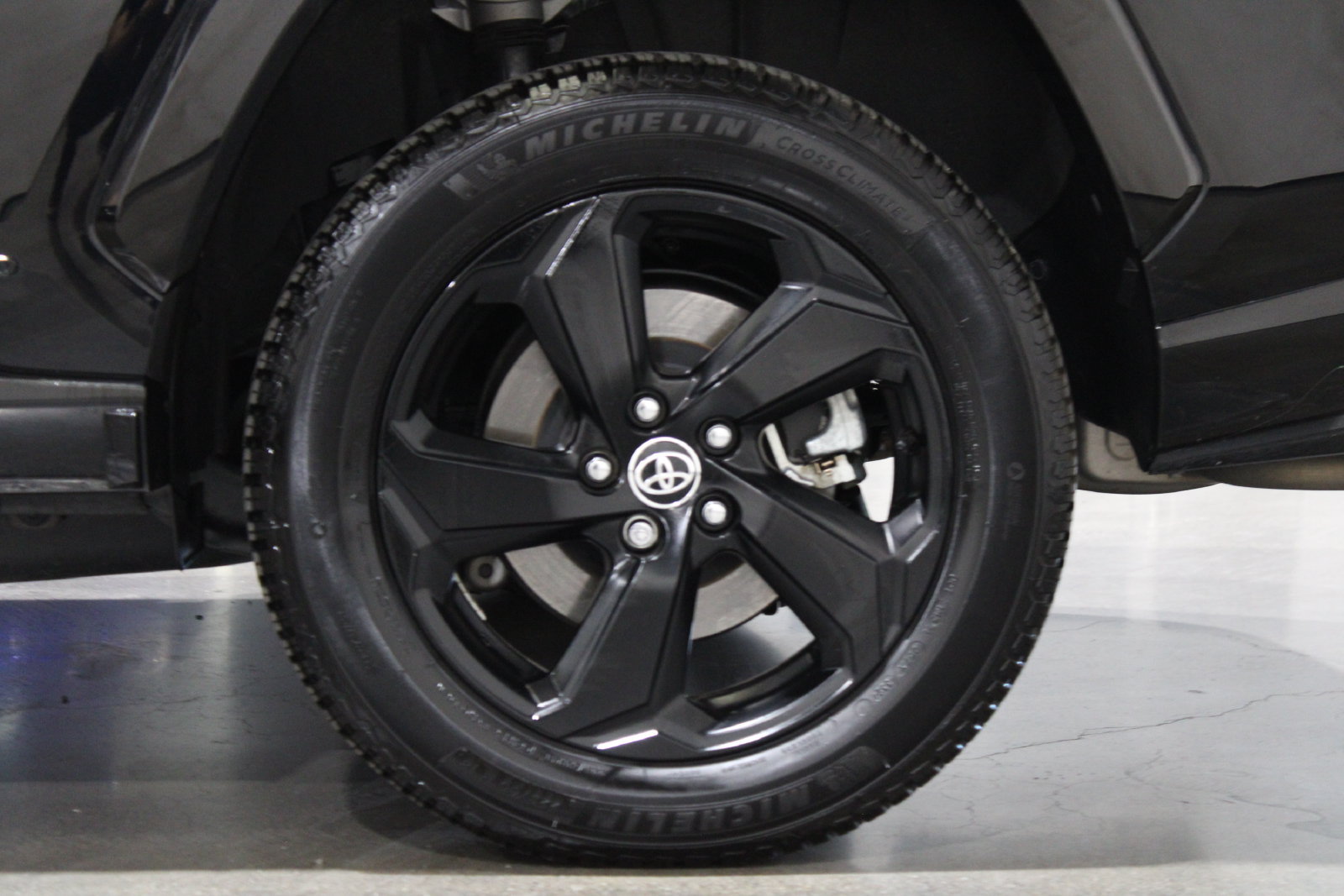 Used 2022 Toyota RAV4 SE w/ Weather & Moonroof Package AWD/4WD image 11