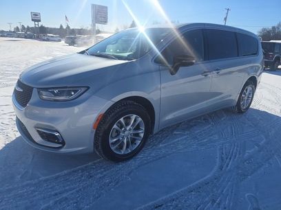 New 2026 Chrysler Pacifica Select