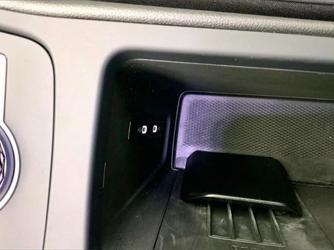 Used 2025 Volkswagen Tiguan SE w/ Panoramic Sunroof Package image 33