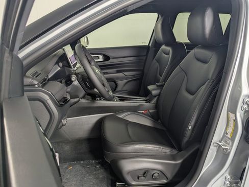 New 2026 Jeep Compass Limited w/ Sun, Sound & Navigation Group image 14