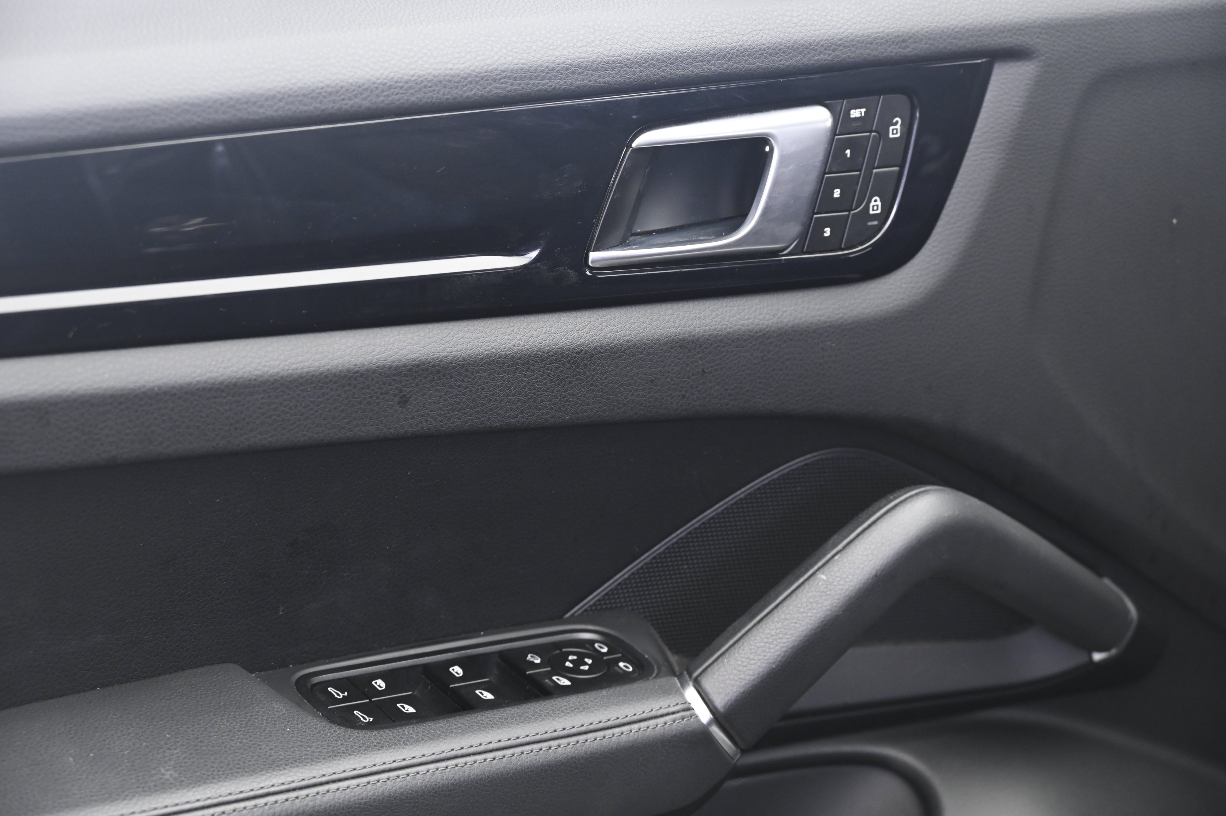 Certified 2023 Porsche Cayenne AWD/4WD image 27
