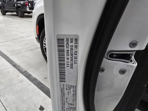 Used 2024 Jeep Wagoneer Series II w/ Flexible Seating Group image 15