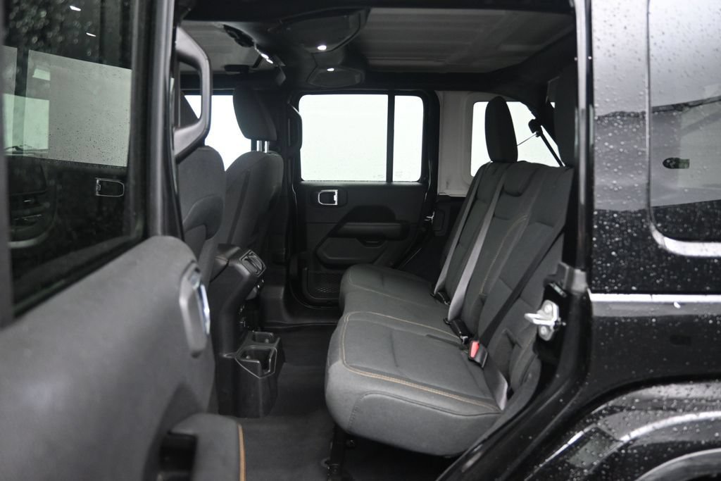 Used 2025 Jeep Wrangler Unlimited Sahara AWD/4WD image 27