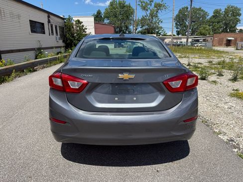 Used 2018 Chevrolet Cruze LT w/ Convenience Package FWD image 4