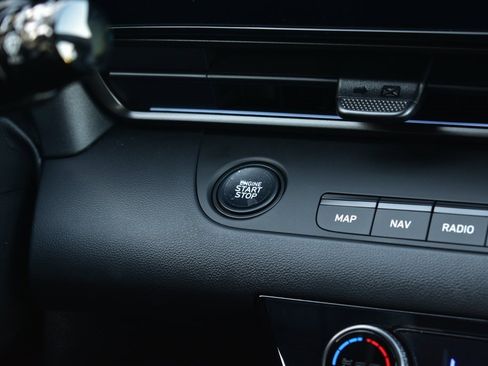 New 2025 Hyundai Elantra SEL image 32