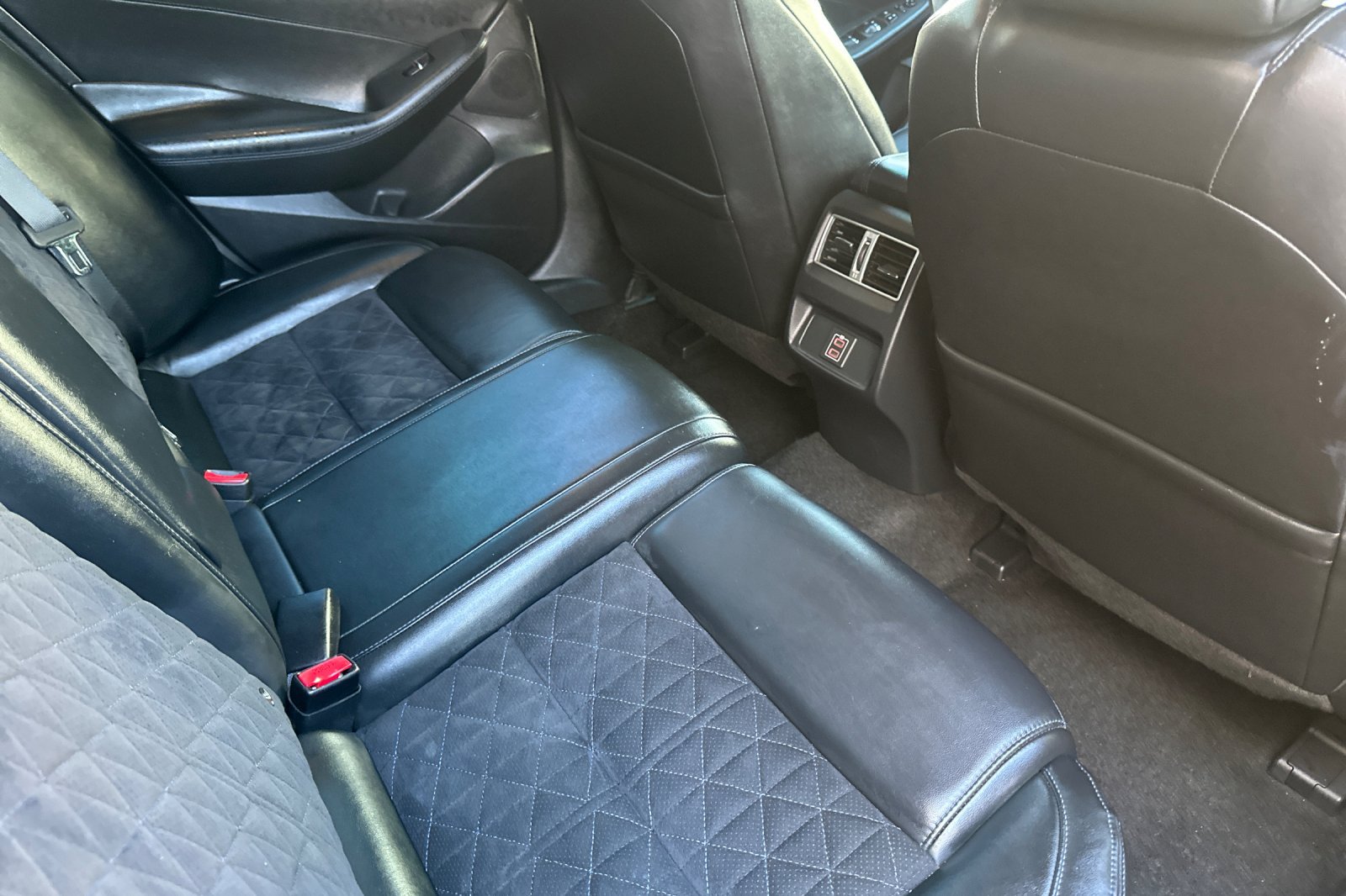 Used 2018 Nissan Maxima SR w/ Interior Lighting Package FWD image 17