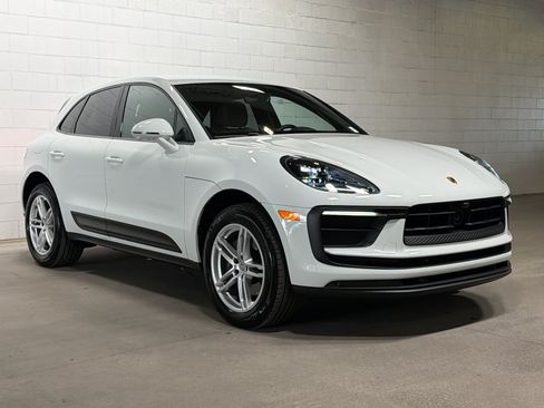 Certified 2026 Porsche Macan AWD/4WD image 6
