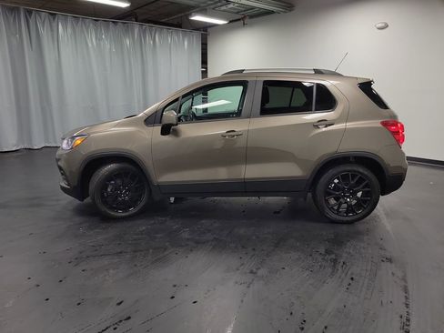 Used 2021 Chevrolet Trax LT w/ Sport Edition image 5