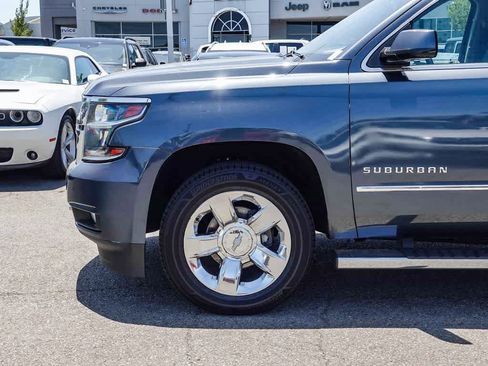 Used 2019 Chevrolet Suburban LT w/ LT Signature Package image 9