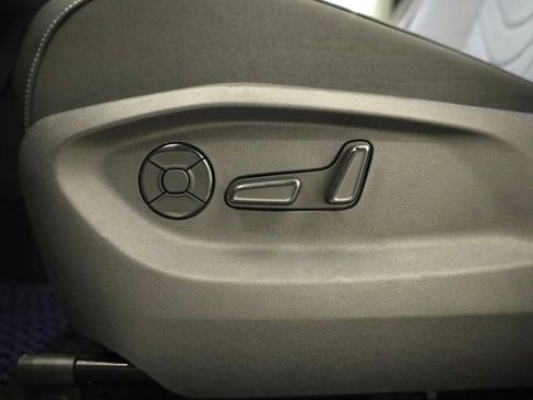 New 2026 Volkswagen Tiguan SE image 11