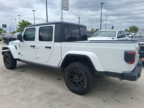 Used 2024 Jeep Gladiator Sport AWD/4WD image 5