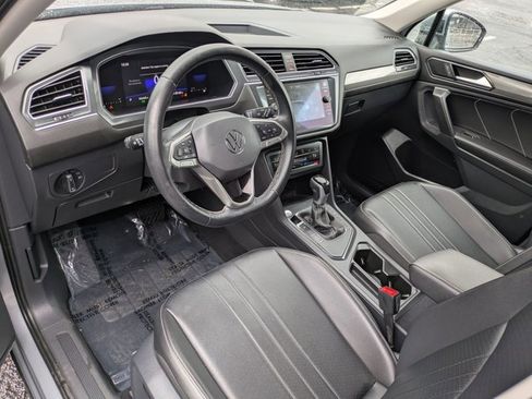 Used 2022 Volkswagen Tiguan SE FWD image 10