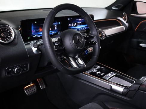 Used 2025 Mercedes-Benz GLB 35 AMG 4MATIC image 39