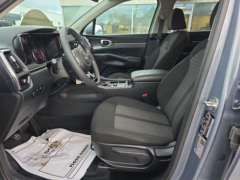 Used 2023 Kia Sorento LX image 10