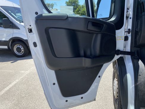 Used 2025 RAM ProMaster 2500 w/ Convenience Group FWD image 19
