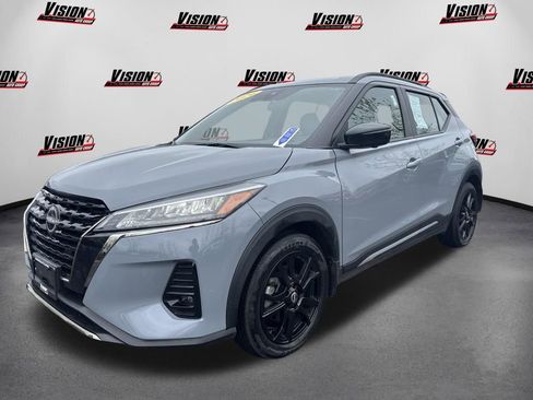 Used 2024 Nissan Kicks SR w/ SR Premium Package FWD image 1