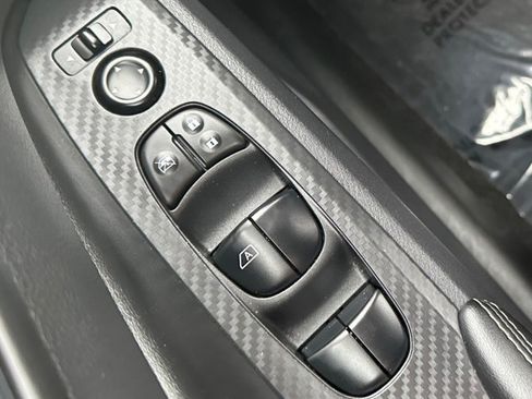 Used 2025 Nissan Altima 2.5 SV FWD image 7