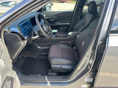New 2026 Nissan Kicks SR FWD image 9