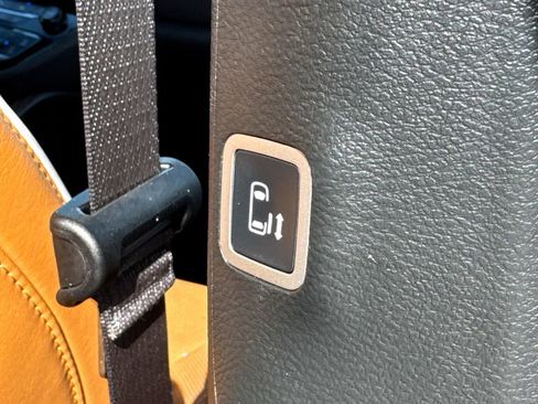 Used 2023 Chrysler Pacifica Pinnacle image 9