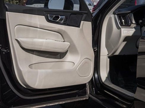 Certified 2023 Volvo XC60 B6 Ultimate w/ Protection Package Premier image 37