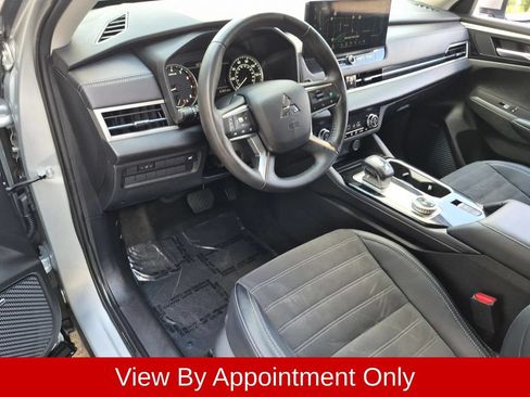 Used 2025 Mitsubishi Outlander SE AWD/4WD image 11