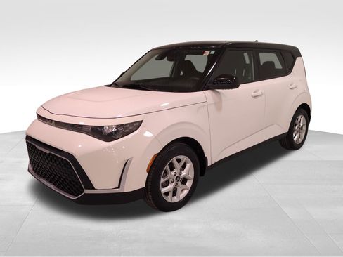 Certified 2023 Kia Soul S image 8