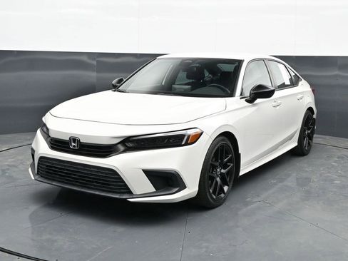 Used 2023 Honda Civic Sport image 2