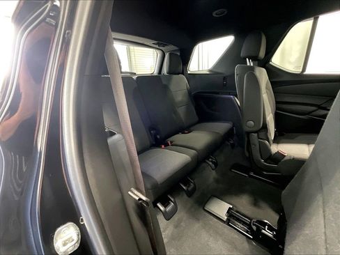 Used 2023 Chevrolet Traverse LT w/ Midnight/Sport Edition AWD/4WD image 17