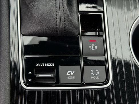 Used 2025 Toyota Sienna XSE FWD image 21
